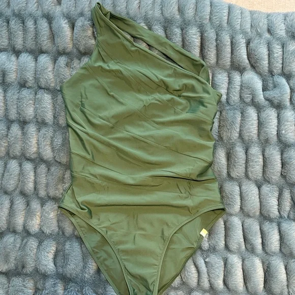 Summersalt Sidestroke one-piece swimsuit in Olive - Picture 5 of 7